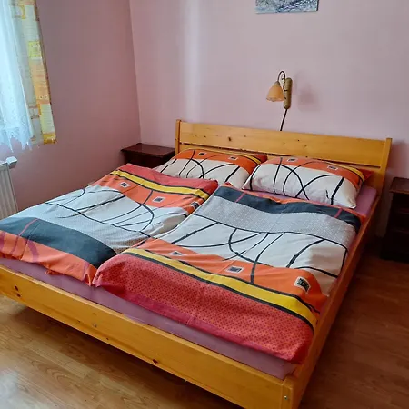 Zuzana Apartament *